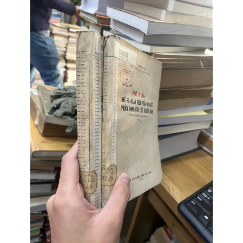 Phê phán những quan điểm phản Mácxít phản động của chủ nghĩa mao [SV1] 713476