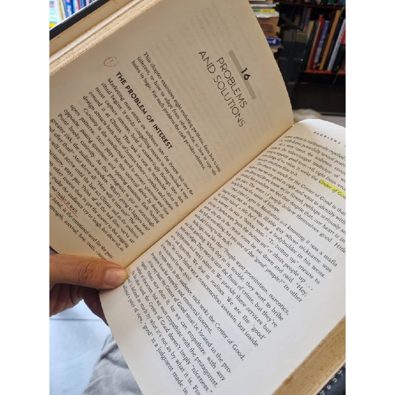 STORY : Substance, Structure, Style, and The Principles of Screenwriting - Robert McKee 320680