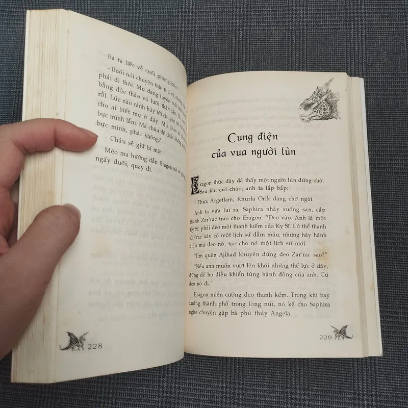 Eragon - Cậu bé cưỡi rồng - Tập 2 - Christopher Paolini 707024