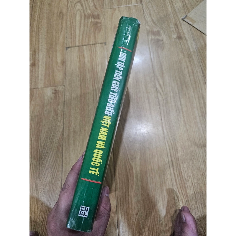 sưu tập tiền giấy tiêu biểu việt nam và quốc tế (bìa cứng,  in 1000q năm 2009)
400k 452615