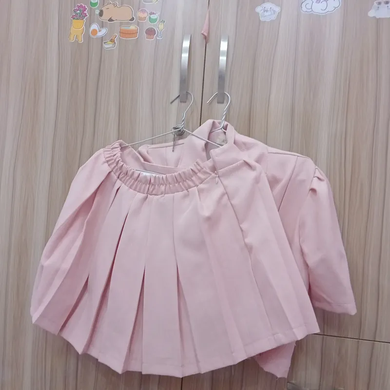 Set chân áo với chân váy  722385