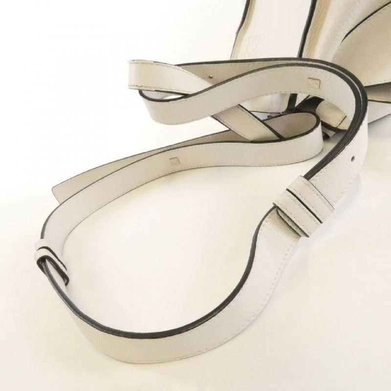 Túi xách vai Loewe Hammock Small 387 30 N60 - Hàng hiệu Authentic 802071