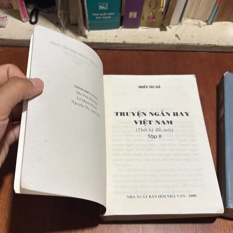 II Văn Học: Truyện Ngắn Hay Việt Nam (2 Cuốn) - Nhiều Tác Giả - 2000 1012877