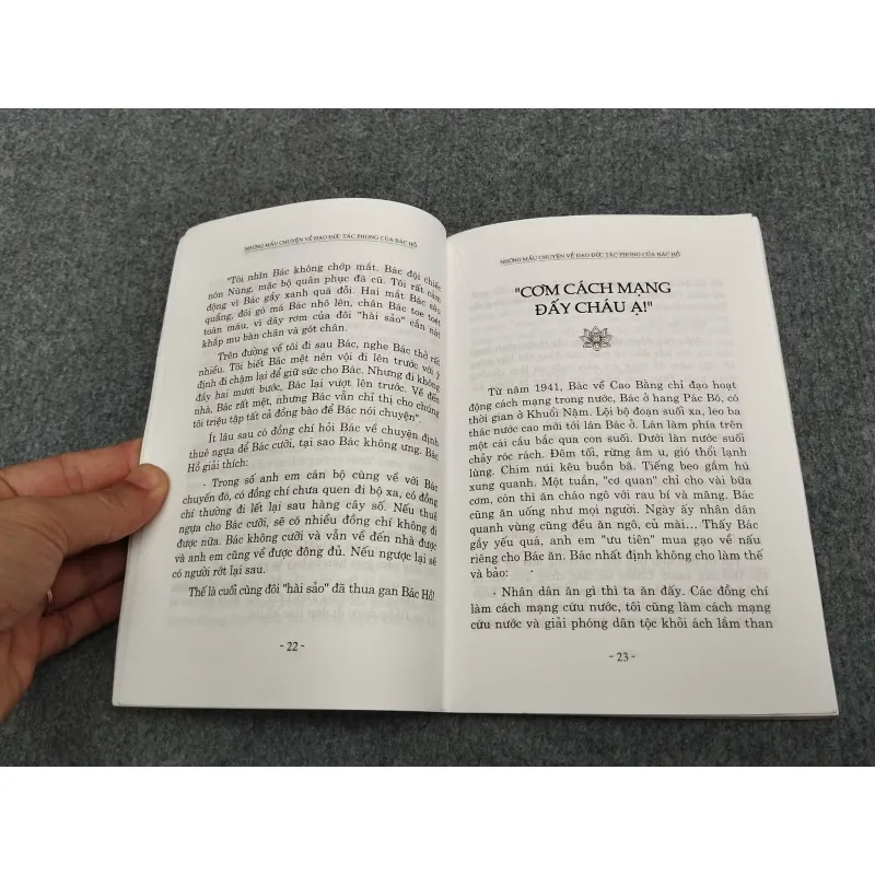 NHỮNG MẨU CHUYỆN VỀ ĐẠO ĐỨC TÁC PHONG CỦA BÁC HỒ 990638
