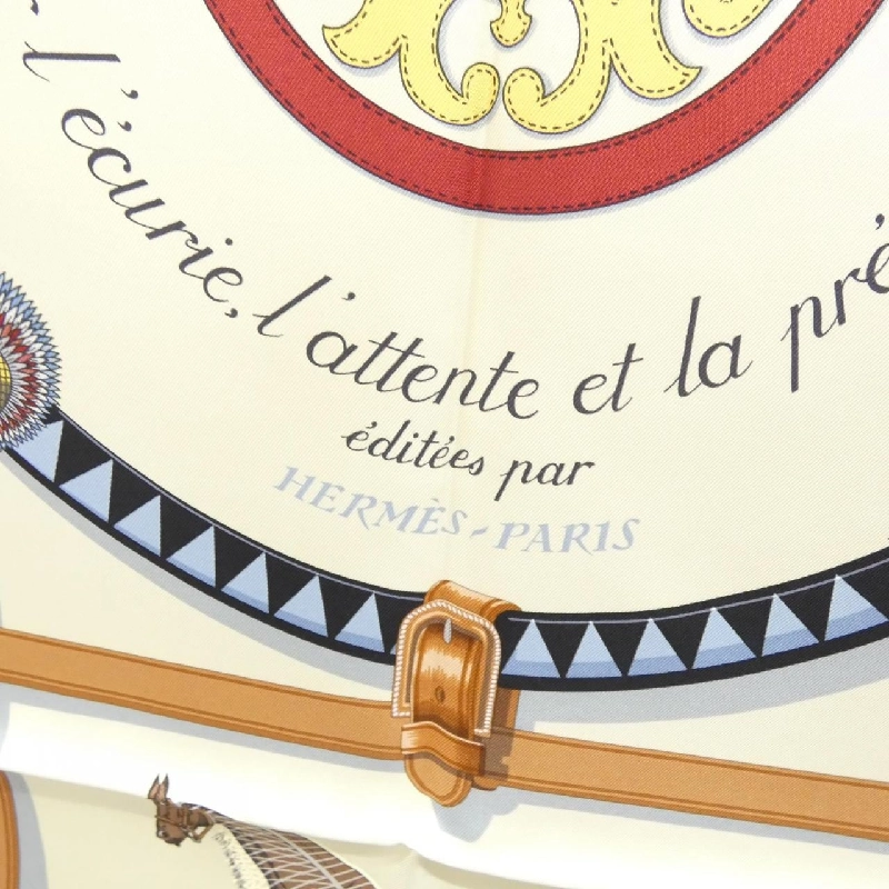 Khăn quàng cổ Hermès COUVERTURES ET TENUES DE JOUR カレ 001356S 625393