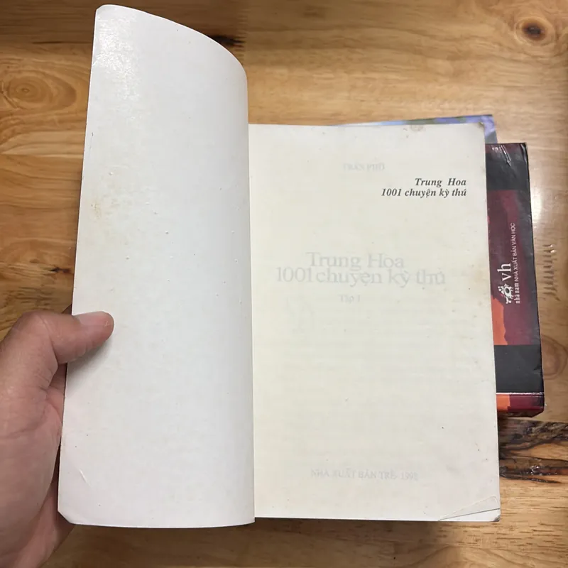 II Sách Về Trung Quốc: Trung Hoa _ 1001 Chuyện Kỳ Thú - Trần Phò - 1998 701005