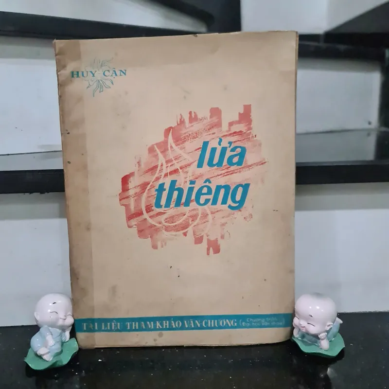 Sách Lửa Thiêng - Huy Cận Bản in năm 1967 707995