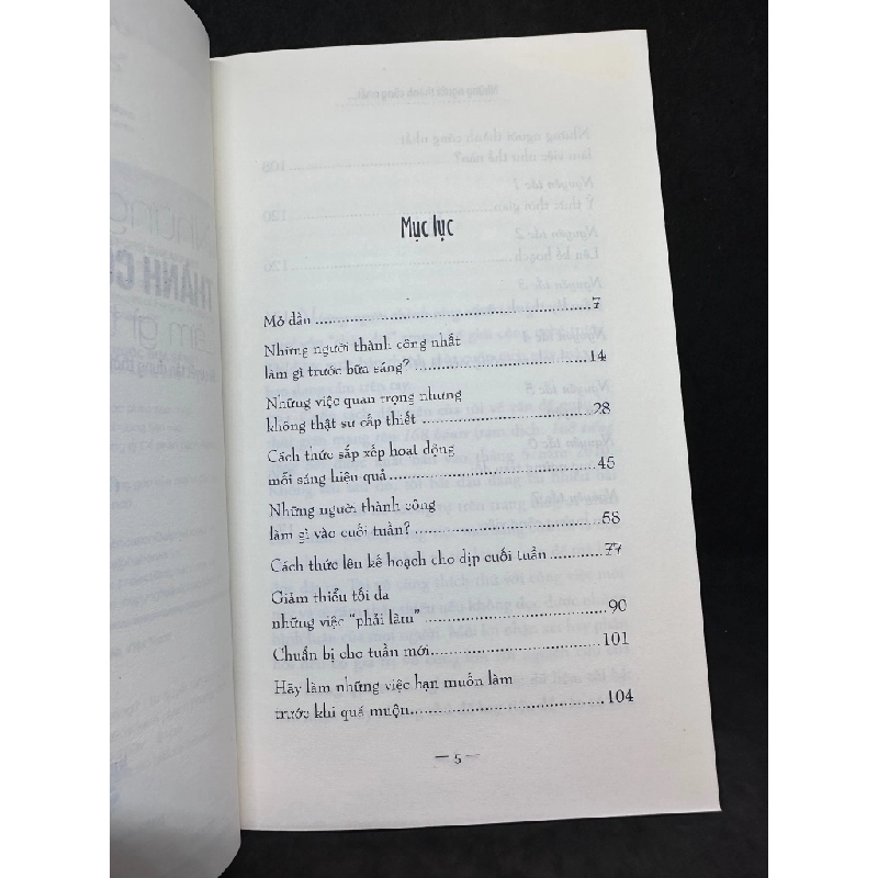 Những người thành công nhất làm gì trước bữa sáng - Laura Vanderkam, mới 80% (dơ nhẹ), 2017 SBM0812 450642