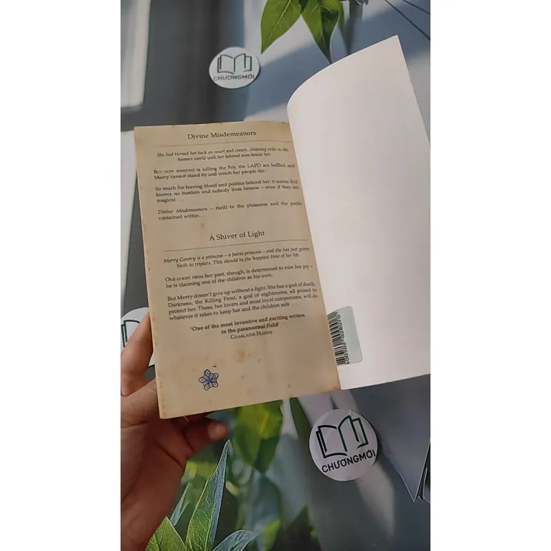 [MIỄN PHÍ BỌC SÁCH] A Shiver of Light - Laurell K. Hamilton 1027193