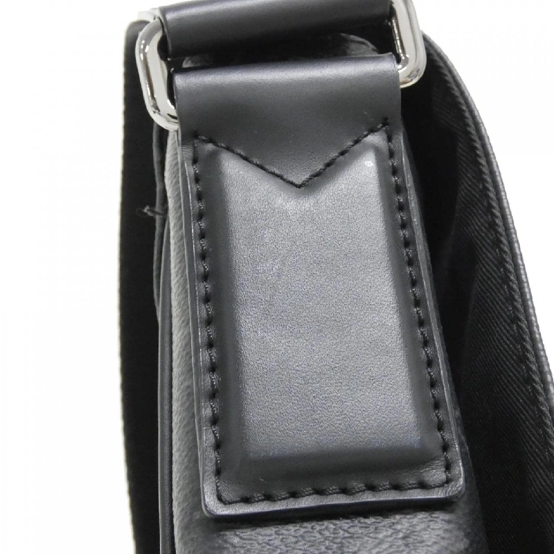 Túi xách vai Louis Vuitton Monogram Eclipse District PM M44000 613636