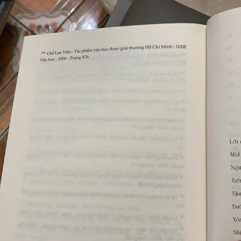 Giọt nước thầm giữa những thời đại thi ca 784535