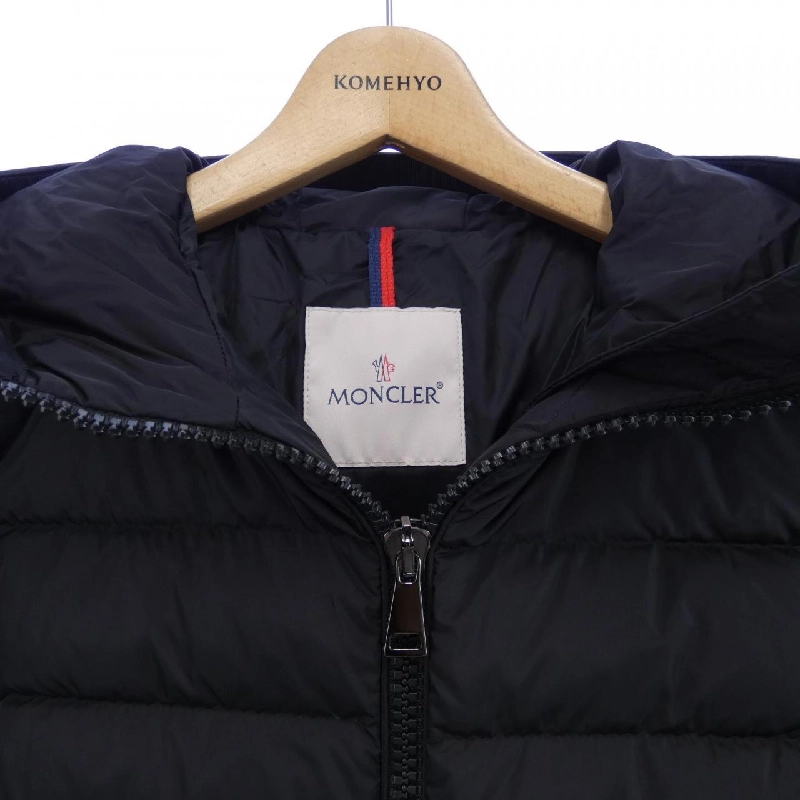 Áo khoác lông vũ MONCLER 642112
