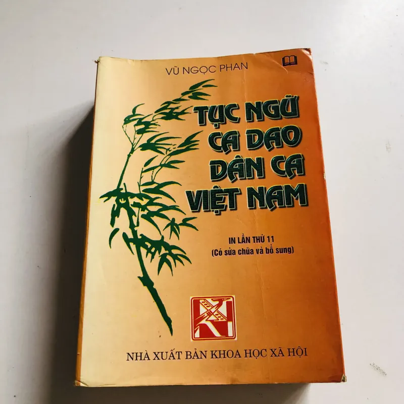 📚 TỤC NGỮ CA DAO VIỆT NAM – Vũ Ngọc Phan 573504