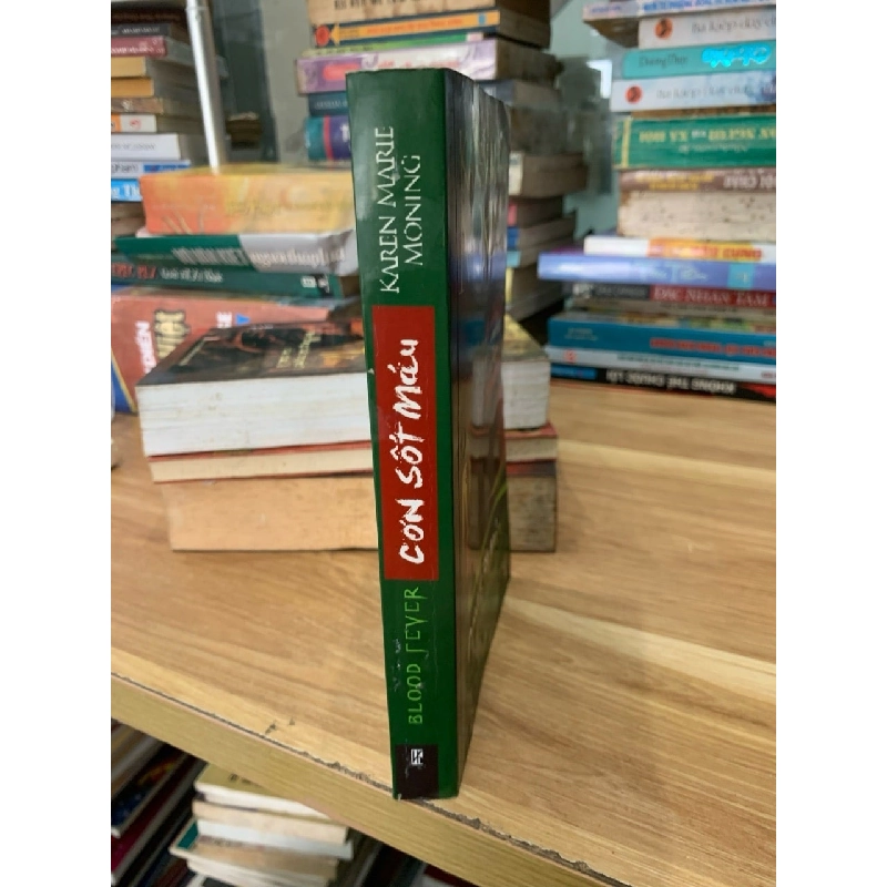 Cơn sốt máu -Karen Marie Moning 750663