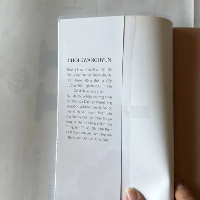 HAI MẶT CỦA GIA ĐÌNH 977032