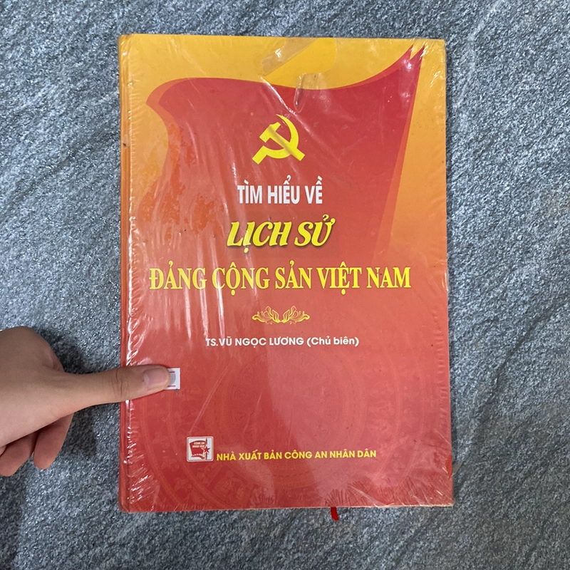 Tìm hiểu về lịch sử đảng Cộng sản Việt Nam-TS.Vũ Ngọc Lương(chủ biên) 529349