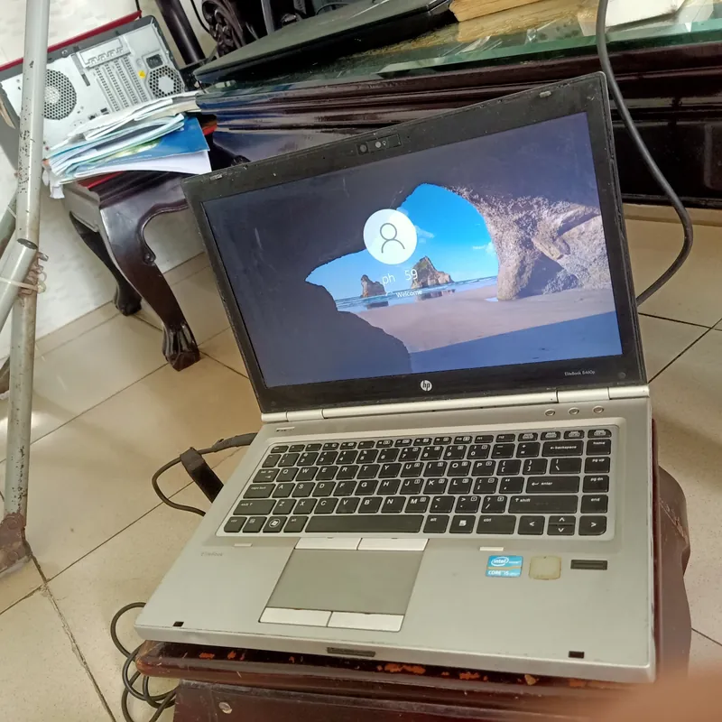 hp 8460P. Vỏ nhôm,i5/ram6gb/ssd 120gb 712035