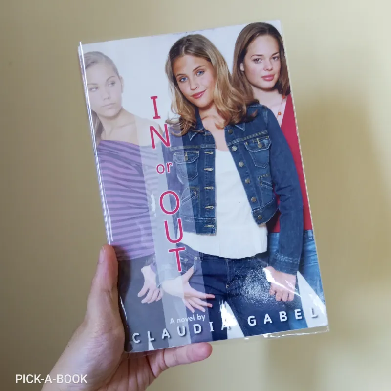 [Ngoại văn] Tiểu thuyết Tiếng Anh Thiếu niên In And Out - Claudia Gabel 928001