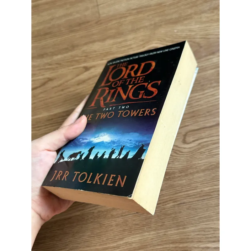 The Lord of the Rings: The Two Towers - J. R. R. Tolkien 787573
