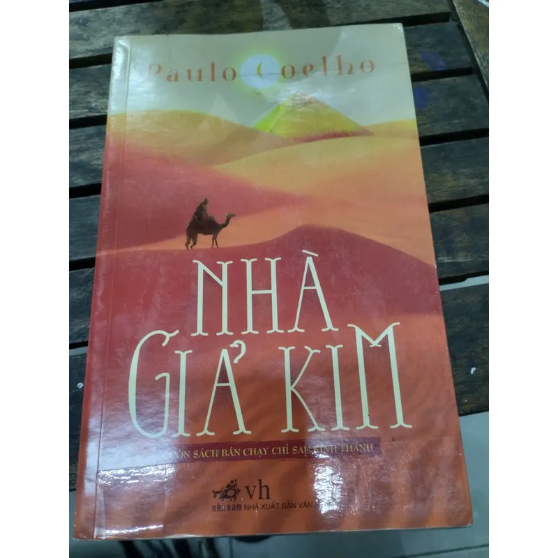 tiểu thuyết nổi tiếng "Nhà giả kim" (tựa gốc tiếng Bồ Đào Nha: O Alquimista)  703716