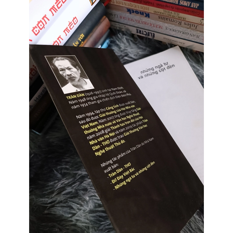 Những ngã tư và những cột đèn 477890
