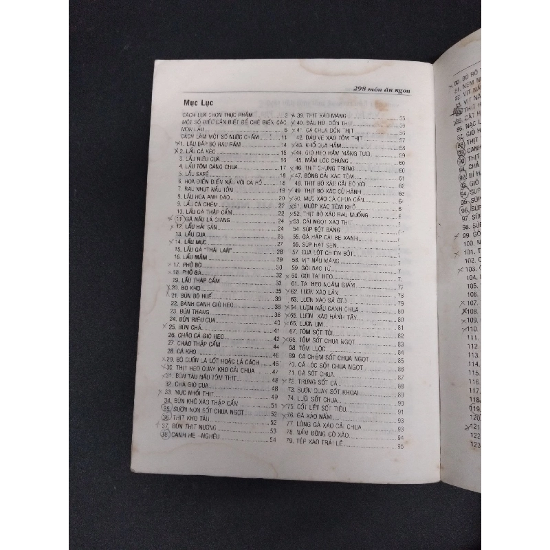 298 Món ngon dễ làm trong gia đình mới 60% ố ẩm có viết nhẹ 2003 HCM1008 Hoàng Hương KỸ NĂNG 916548