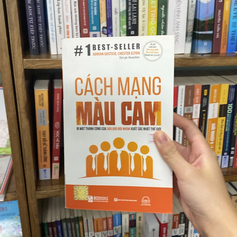 Sách”Cách mạng màu cam”-Adrian Gosyick,Chester Elton dịch giả:Moonshine 519212