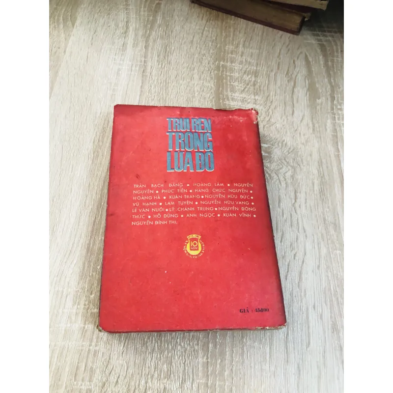 TRÙI RÈN TRONG LỬA ĐỎ  929093