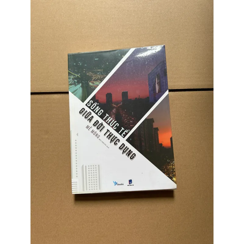 Sống thực tế giữa đời thực dụng 692971