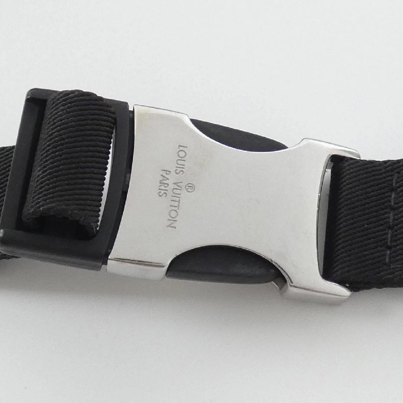 Túi đeo chéo Louis Vuitton Taiga Bum Bag Outdoor M33438 612622