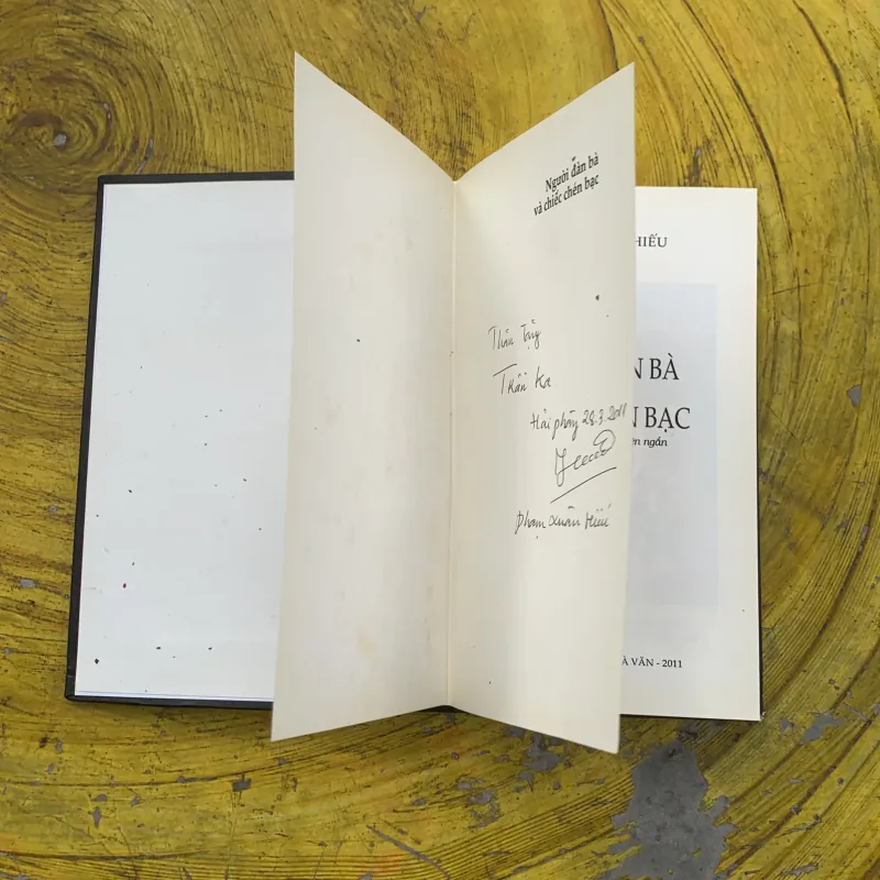  NGƯỜI ĐÀN BÀ VÀ CHIẾC CHÉN BẠC- PHẠM XUÂN HIẾU  787950