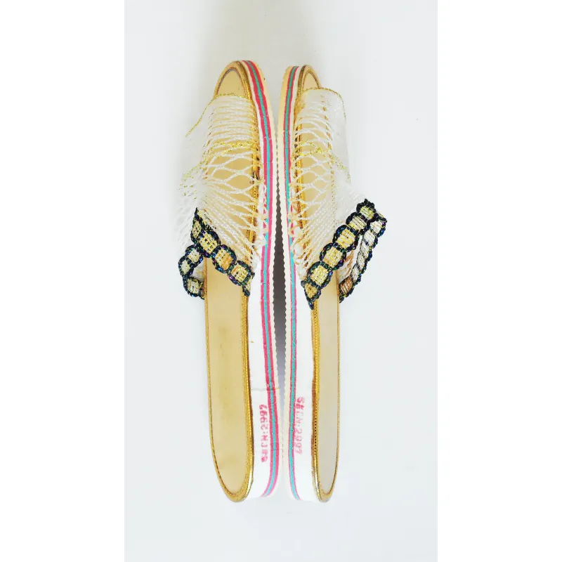 Dép lưới quai ngang huyền thoại một thời 571519