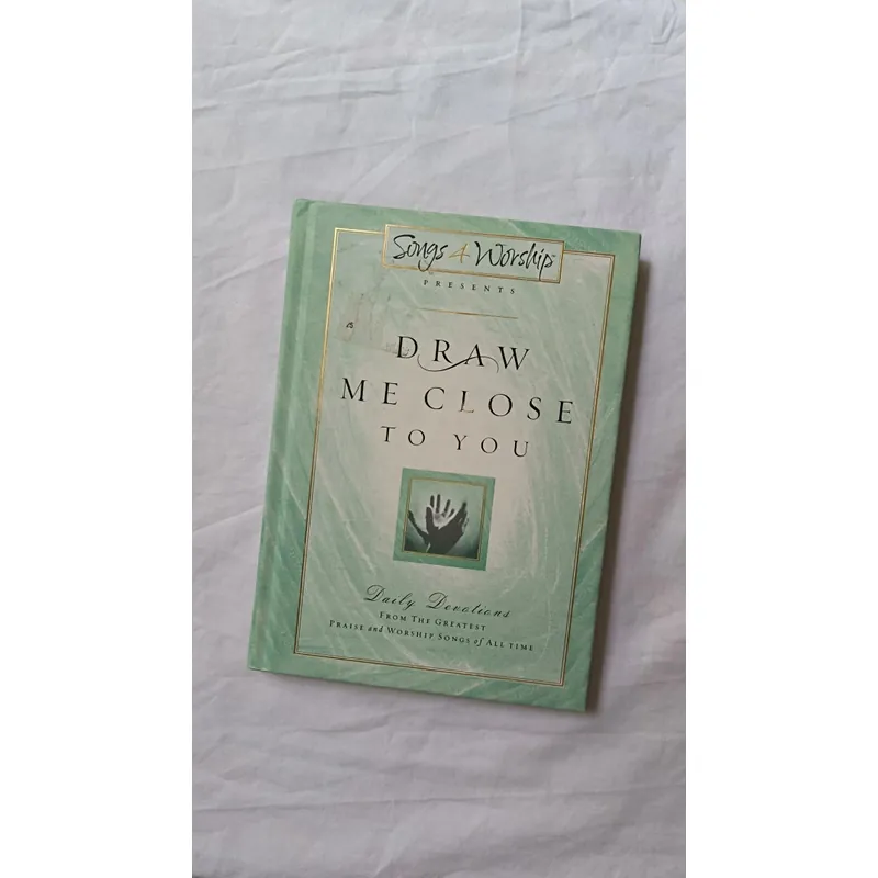 Songs4Worship
Draw Me Close to You: Daily Devotionals from the Greatest Praise  734270