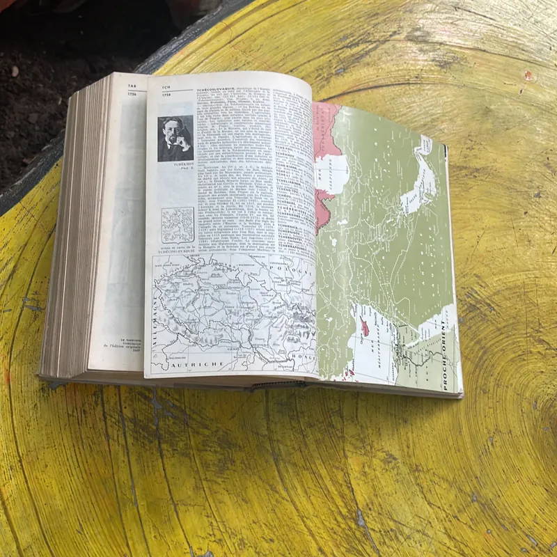 PETIT LAROUSSE- bìa cứng xuất bản năm 1961 596097
