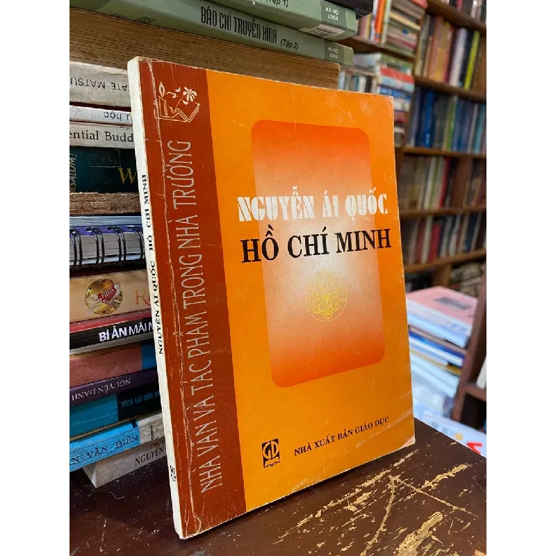 Nhà Văn Và Tác Phẩm Trong Nhà Trường : Hoài Thanh, Vũ Ngọc Phan, Hải Triều, Đặng Thai Mai 353874