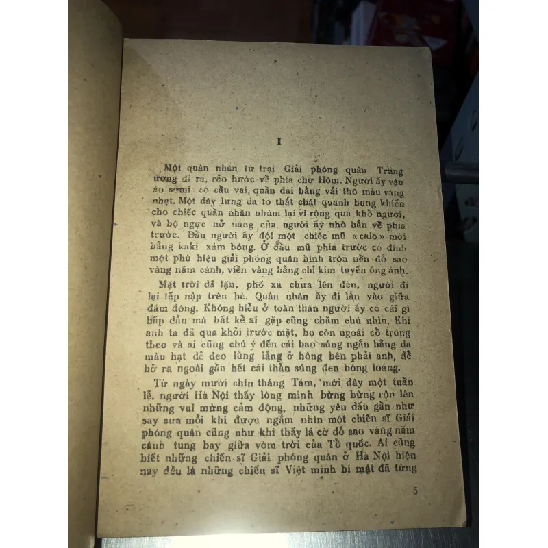 Hai trận tuyến - Hà Minh Tuân 799740