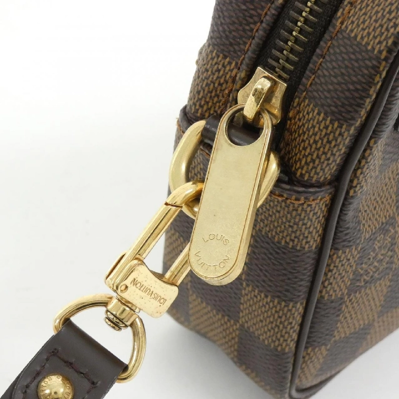 Túi xách Louis Vuitton Damier Pochett Biê Macau N61739 608393