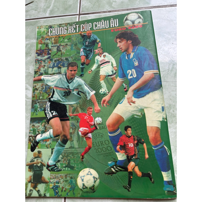 Tạp chí đội hình và ngôi sao Vòng chung kết EURO 2000  476279