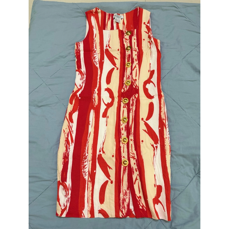Đầm linen hoạ tiết đỏ nút vàng size M 463369