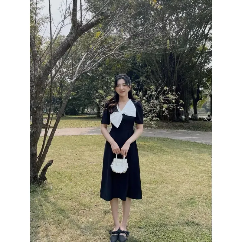 V122. Đầm đen cổ V nơ trắng size M 1037801