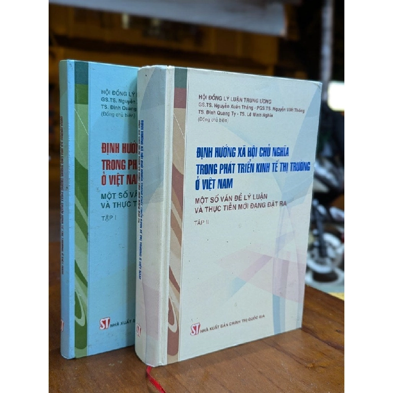 ĐỊNH HƯỚNG XA HỘI CHŨ NGHĨA TRONG PHÁT TRIỂN KINH TẾ THỊ TRƯỜNG VIỆT NAM: MỘT SỐ VẤN ĐỀ LÝ LUẬN VÀ THỰC TIỄN MỚI ĐĂNG ĐẶT RA 302540