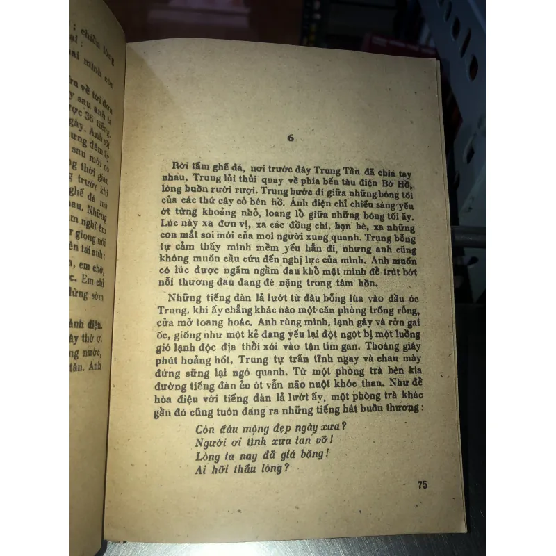 Hai trận tuyến - Hà Minh Tuân 799740