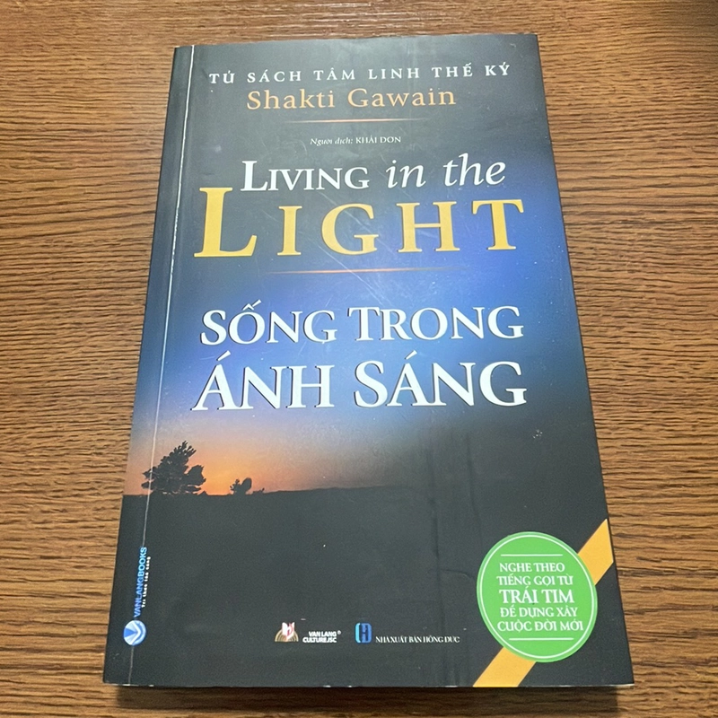 Sống trong ánh sáng Shakti Gawain 357565