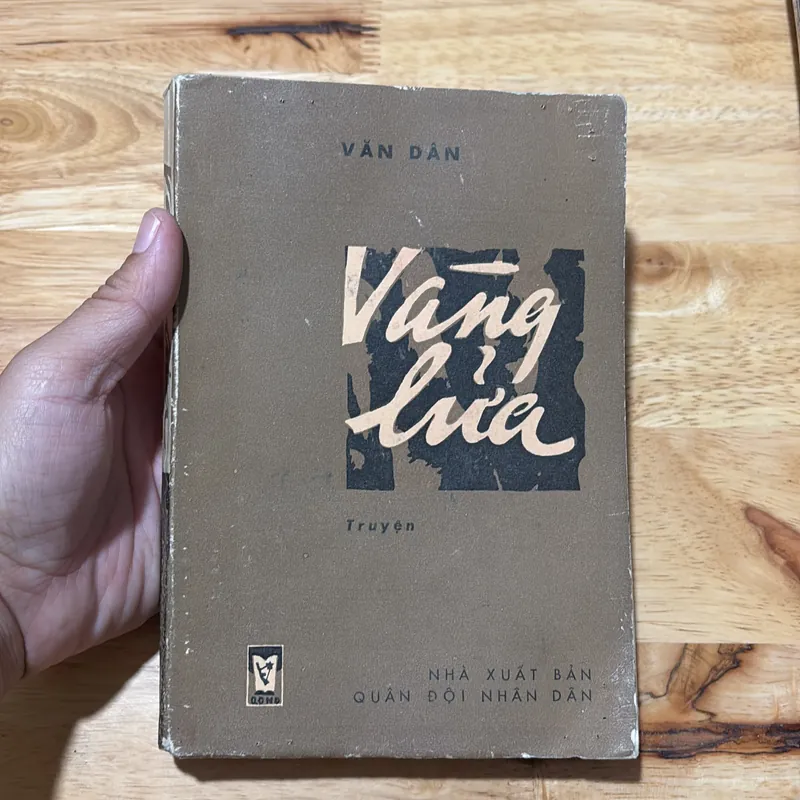 II Sách Xưa: Vàng Lửa (Truyện) - Văn Dân - 1978 694106