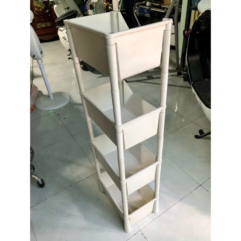 Kệ nhựa 4 màu trắng ngà với bốn tầng. 452140