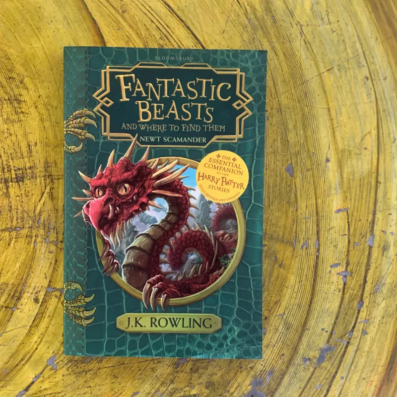 FANTASTIC BEASTS AND WHERE TO FIND THEM NEWT SCAMANDER - J.K. ROWLING 1030245
