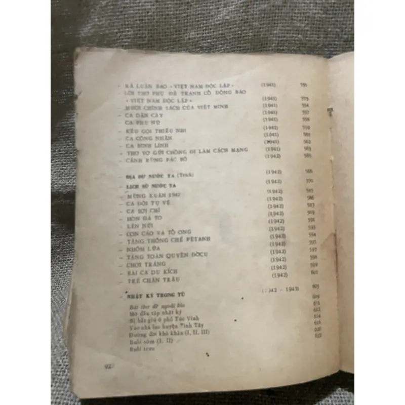 Trong tập văn học tập 36- thơ văn Hồ Chí Minh - 920 trang  958660