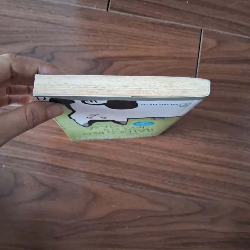 Có hai con mèo ngồi bên cửa sổ 597637