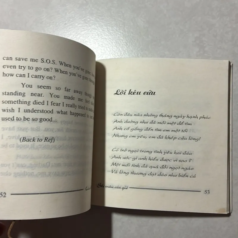 Sắc màu của gió (Thơ Song ngữ Anh - Việt) 757221