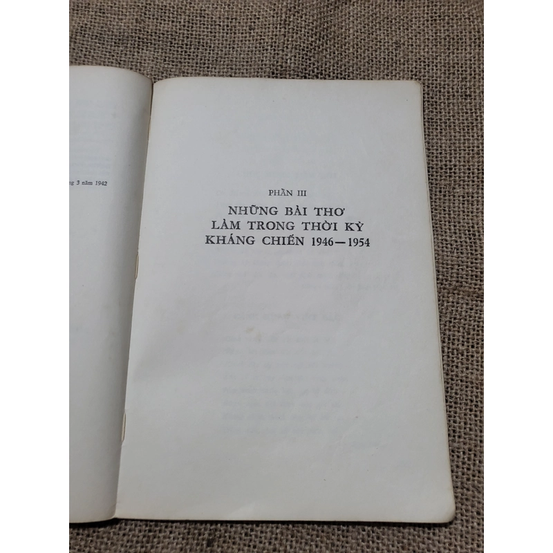 Thơ ca Hồ Chủ tịch _;1974, sách khổ lớn _ Nhật ký trong tù và những bài thơ khác  327805